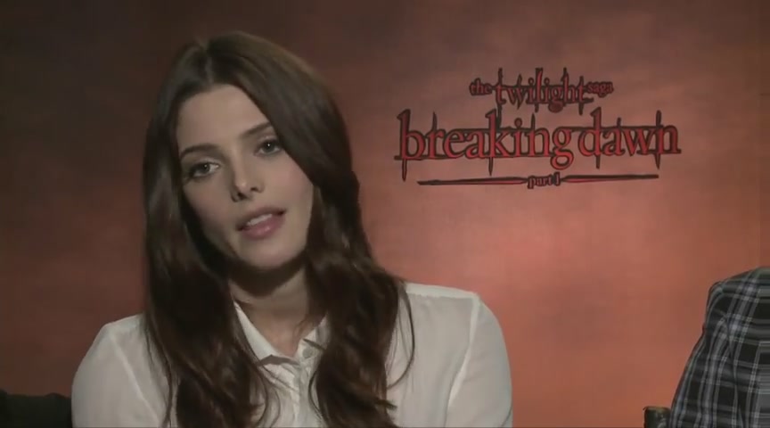 Ashley-Greene-dot-nl_BreakingDawnInterview-Hollywoodcom0122.jpg