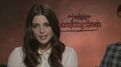 Ashley-Greene-dot-nl_BreakingDawnInterview-Hollywoodcom0021.jpg