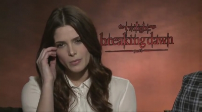 Ashley-Greene-dot-nl_BreakingDawnInterview-Hollywoodcom0023.jpg