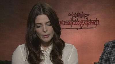 Ashley-Greene-dot-nl_BreakingDawnInterview-Hollywoodcom0025.jpg