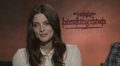 Ashley-Greene-dot-nl_BreakingDawnInterview-Hollywoodcom0123.jpg