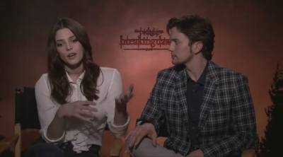 Ashley-Greene-dot-nl_BreakingDawnInterview-Hollywoodcom0141.jpg