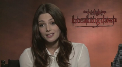 Ashley-Greene-dot-nl_BreakingDawnInterview-Hollywoodcom0143.jpg