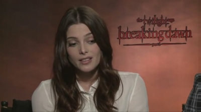 Ashley-Greene-dot-nl_BreakingDawnInterview-Hollywoodcom0144.jpg