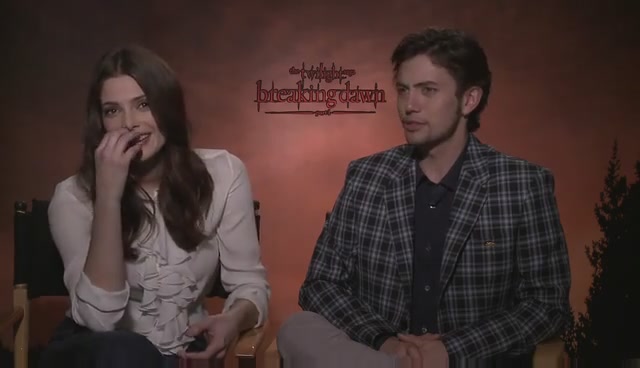 Ashley-Greene-dot-nl_BreakingDawnInterview-Moviefone1-0002.jpg