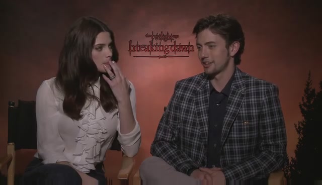 Ashley-Greene-dot-nl_BreakingDawnInterview-Moviefone1-0011.jpg