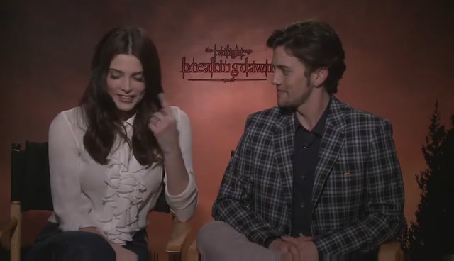 Ashley-Greene-dot-nl_BreakingDawnInterview-Moviefone1-0013.jpg