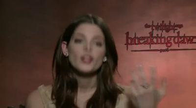 Ashley-Greene-dot-nl_BreakingDawnInterview-NovaFM0109.jpg