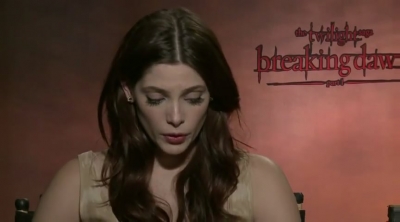 Ashley-Greene-dot-nl_BreakingDawnInterview-NovaFM0127.jpg