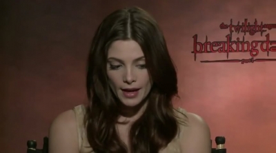 Ashley-Greene-dot-nl_BreakingDawnInterview-NovaFM0146.jpg