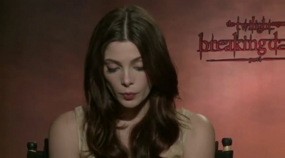 Ashley-Greene-dot-nl_BreakingDawnInterview-NovaFM0147.jpg