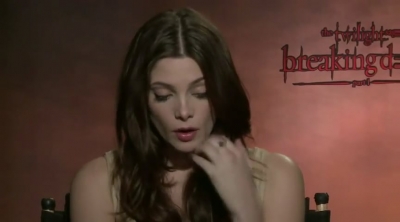 Ashley-Greene-dot-nl_BreakingDawnInterview-NovaFM0148.jpg