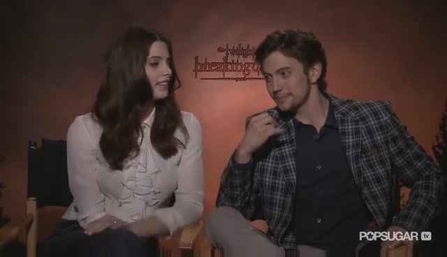 Ashley-Greene-dot-nl_BreakingDawnInterview-PopSugarTV0044.jpg