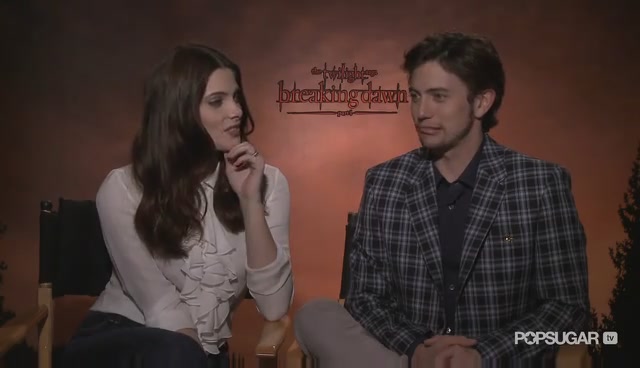 Ashley-Greene-dot-nl_BreakingDawnInterview-PopSugarTV0061.jpg