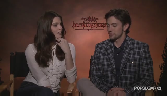 Ashley-Greene-dot-nl_BreakingDawnInterview-PopSugarTV0062.jpg