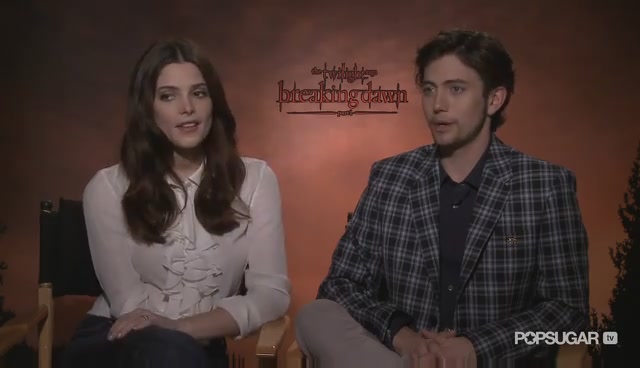 Ashley-Greene-dot-nl_BreakingDawnInterview-PopSugarTV0096.jpg