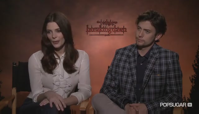 Ashley-Greene-dot-nl_BreakingDawnInterview-PopSugarTV0103.jpg