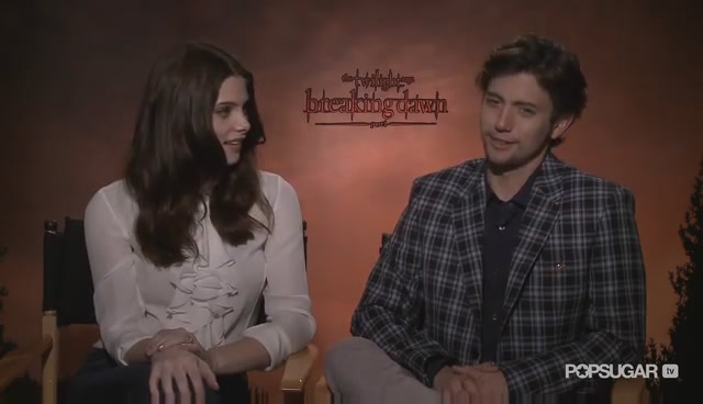 Ashley-Greene-dot-nl_BreakingDawnInterview-PopSugarTV0160.jpg