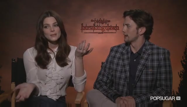 Ashley-Greene-dot-nl_BreakingDawnInterview-PopSugarTV0164.jpg