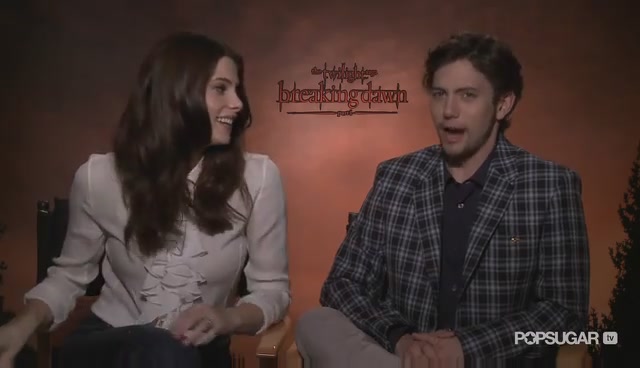 Ashley-Greene-dot-nl_BreakingDawnInterview-PopSugarTV0165.jpg