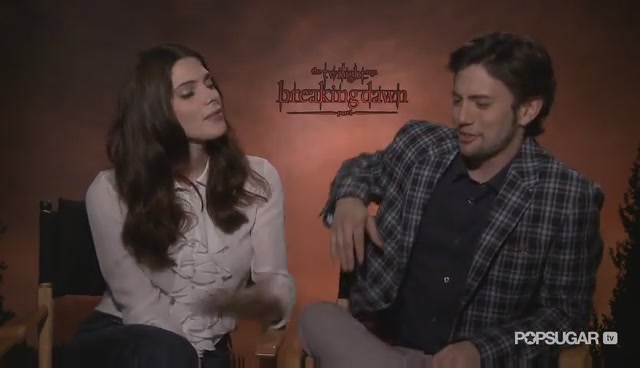 Ashley-Greene-dot-nl_BreakingDawnInterview-PopSugarTV0172.jpg