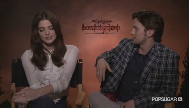 Ashley-Greene-dot-nl_BreakingDawnInterview-PopSugarTV0180.jpg