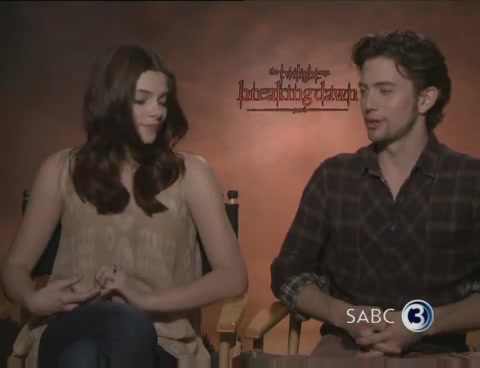 Ashley-Greene-dot-nl_BreakingDawnInterview-SABC2-0001.jpg