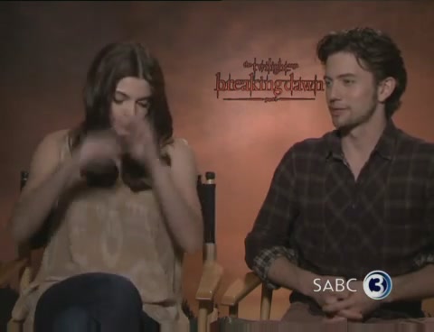 Ashley-Greene-dot-nl_BreakingDawnInterview-SABC2-0002.jpg