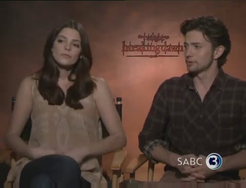 Ashley-Greene-dot-nl_BreakingDawnInterview-SABC2-0004.jpg