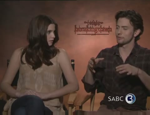 Ashley-Greene-dot-nl_BreakingDawnInterview-SABC2-0021.jpg