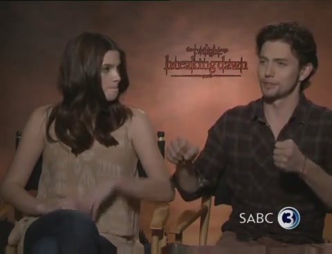 Ashley-Greene-dot-nl_BreakingDawnInterview-SABC2-0022.jpg