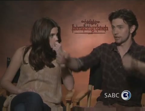 Ashley-Greene-dot-nl_BreakingDawnInterview-SABC2-0024.jpg