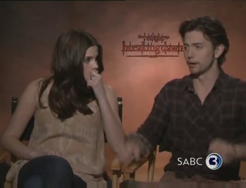 Ashley-Greene-dot-nl_BreakingDawnInterview-SABC2-0025.jpg
