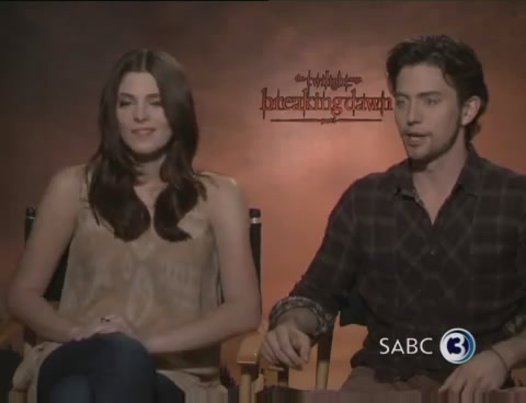Ashley-Greene-dot-nl_BreakingDawnInterview-SABC2-0027.jpg