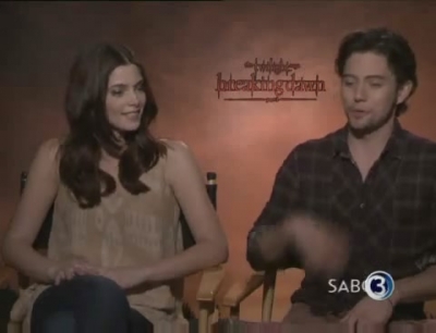 Ashley-Greene-dot-nl_BreakingDawnInterview-SABC2-0019.jpg