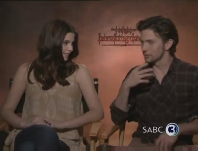 Ashley-Greene-dot-nl_BreakingDawnInterview-SABC2-0020.jpg