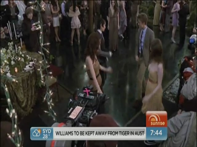 Ashley-Greene-dot-nl_BreakingDawnInterview-SunriseAustralia0012.jpg