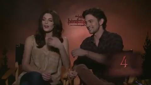 Ashley-Greene-dot-nl_BreakingDawnInterview-T4-0104.jpg