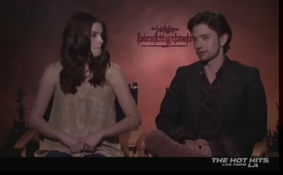 Ashley-Greene-dot-nl_BreakingDawnInterview-TheHotHitsLA0016.jpg