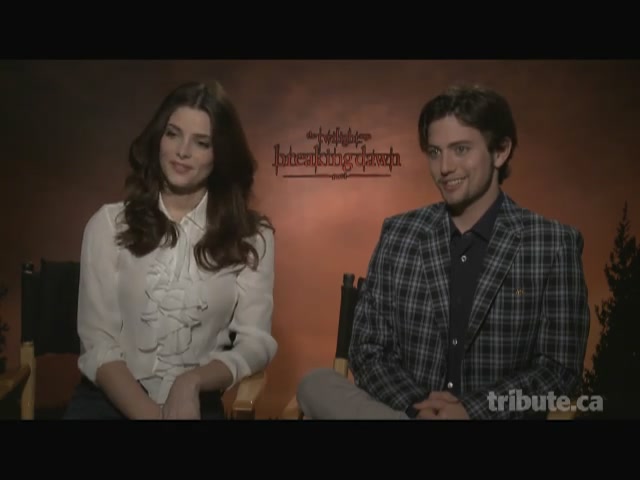 Ashley-Greene-dot-nl_BreakingDawnInterview-TributeMovies0003.jpg