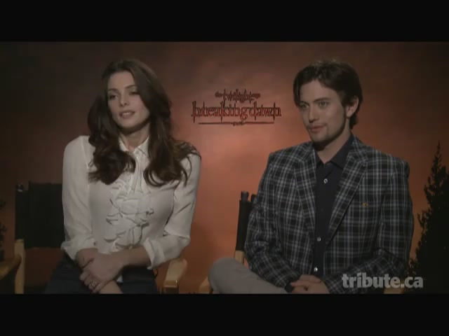Ashley-Greene-dot-nl_BreakingDawnInterview-TributeMovies0007.jpg