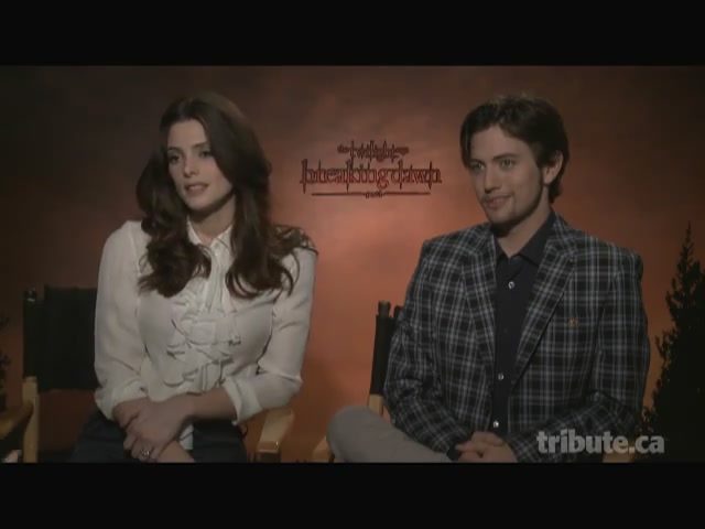 Ashley-Greene-dot-nl_BreakingDawnInterview-TributeMovies0008.jpg