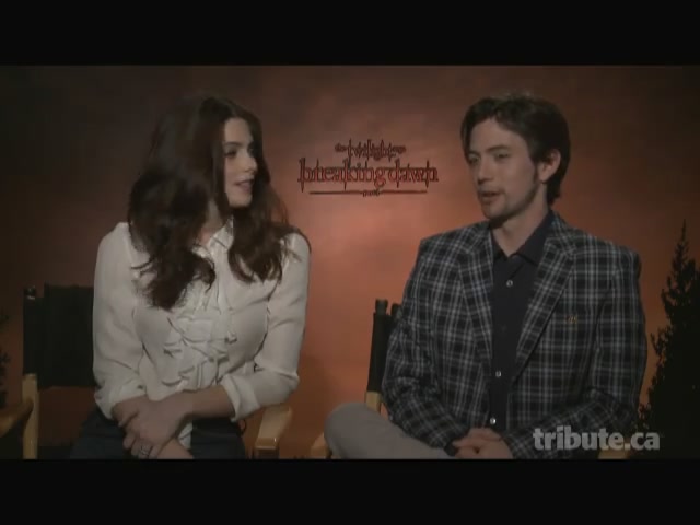 Ashley-Greene-dot-nl_BreakingDawnInterview-TributeMovies0010.jpg