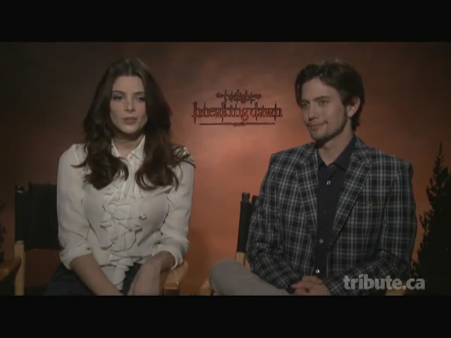 Ashley-Greene-dot-nl_BreakingDawnInterview-TributeMovies0012.jpg