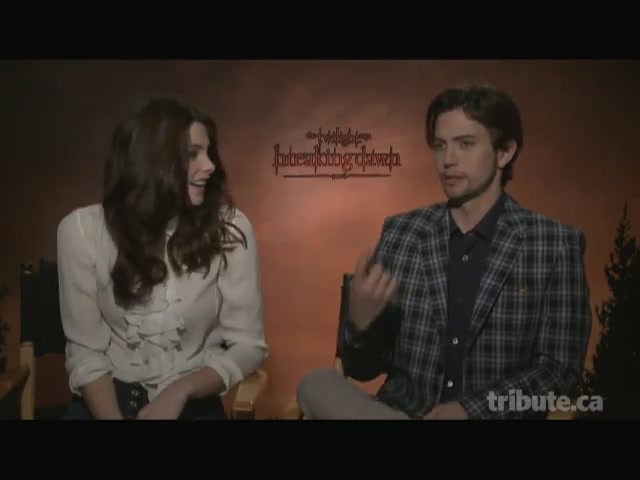 Ashley-Greene-dot-nl_BreakingDawnInterview-TributeMovies0015.jpg