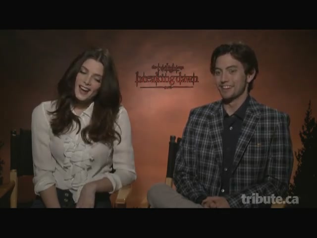 Ashley-Greene-dot-nl_BreakingDawnInterview-TributeMovies0024.jpg