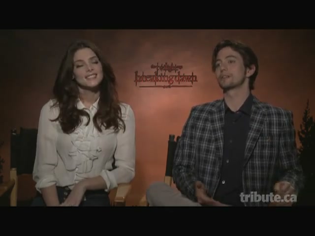 Ashley-Greene-dot-nl_BreakingDawnInterview-TributeMovies0027.jpg