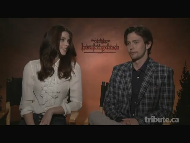 Ashley-Greene-dot-nl_BreakingDawnInterview-TributeMovies0034.jpg