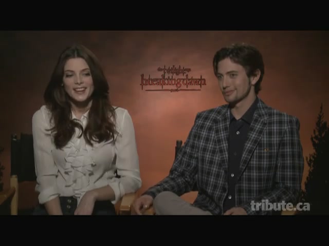 Ashley-Greene-dot-nl_BreakingDawnInterview-TributeMovies0070.jpg