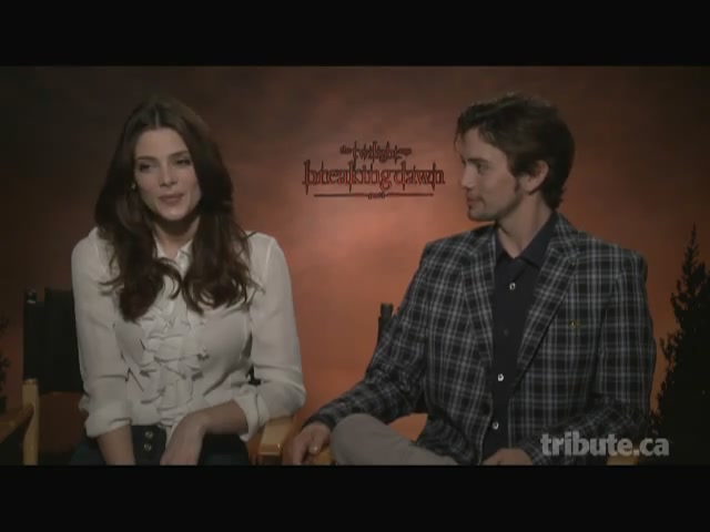 Ashley-Greene-dot-nl_BreakingDawnInterview-TributeMovies0072.jpg
